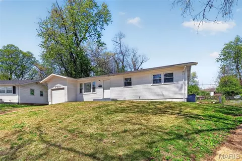 Exterior - 117 Bayview Dr, Ferguson, MO 63135 photo 2 of 7