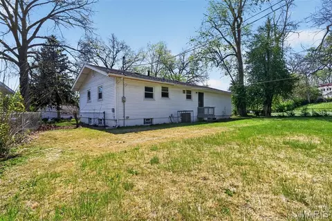 Exterior - 117 Bayview Dr, Ferguson, MO 63135 photo 6 of 7
