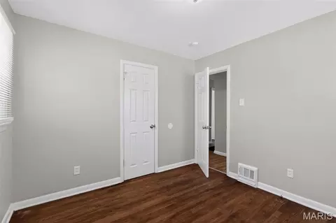 Bedroom - 117 Bayview Dr, Ferguson, MO 63135 photo 3 of 3