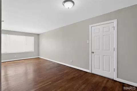 Living - 117 Bayview Dr, Ferguson, MO 63135 photo 2 of 5