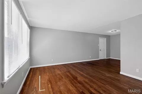 Living - 117 Bayview Dr, Ferguson, MO 63135 photo 5 of 5