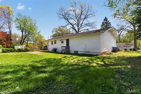 Exterior - 117 Bayview Dr, Ferguson, MO 63135 photo 5 of 7