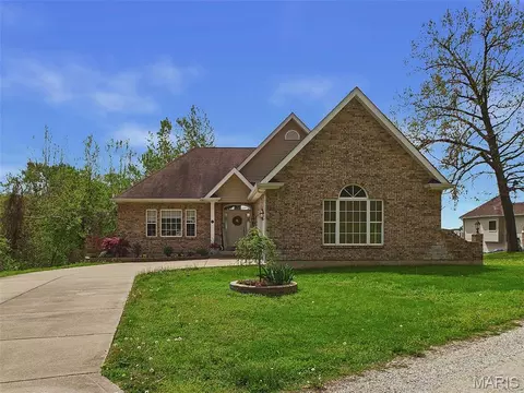 25 Brickyard Dr, Golden Eagle, IL 62036