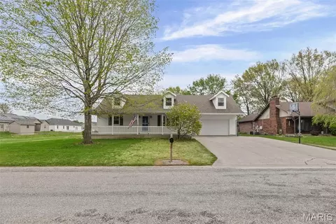 106 N 11th St, New Baden, IL 62265