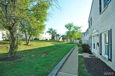 4084 Paule Ave, Saint Louis, MO 63125