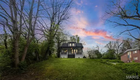 30 Creston Dr, Belleville, IL 62223