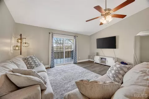 Living - 115 Saw Mill Rd, Saint Robert, MO 65584 photo 2 of 4