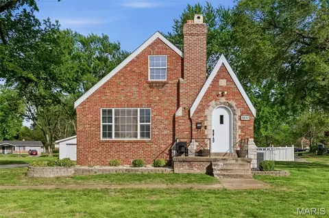 1800 Patterson Rd, Florissant, MO 63031