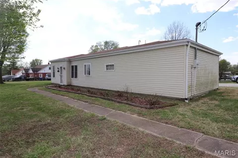 550 Summit Dr, Holts Summit, MO 65043