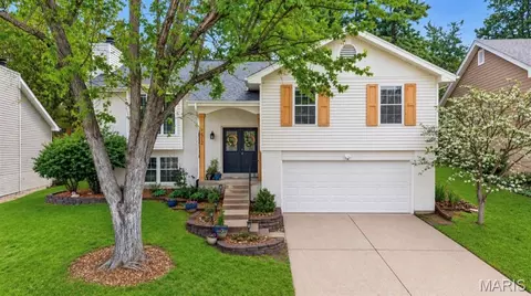 2512 Maple Crossing Dr, Wildwood, MO 63011