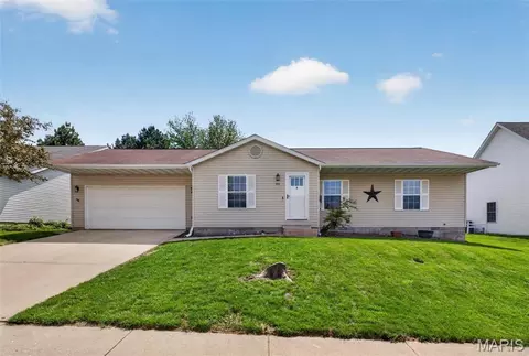 104 E Hunters Rdg, Valmeyer, IL 62295
