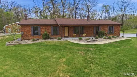 2179 Brown Rd, Brighton, IL 62012