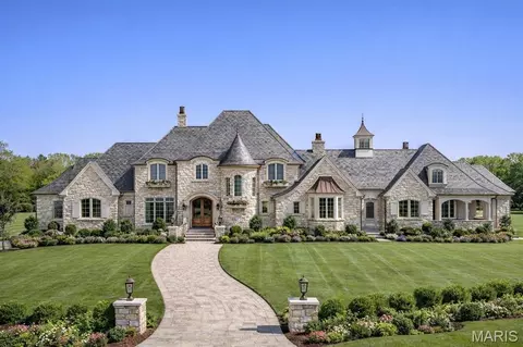 310 Wardenburg Farms Dr, Wildwood, MO 63005