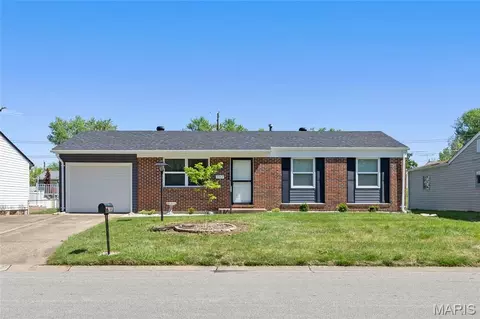 3342 Fleet Ln, Saint Charles, MO 63301