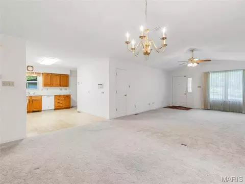 Living - 107 Vincent St, Pacific, MO 63069 photo 3 of 4