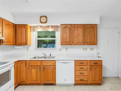 Kitchen - 107 Vincent St, Pacific, MO 63069 photo 3 of 3
