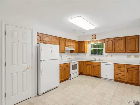 Kitchen - 107 Vincent St, Pacific, MO 63069 photo 1 of 3