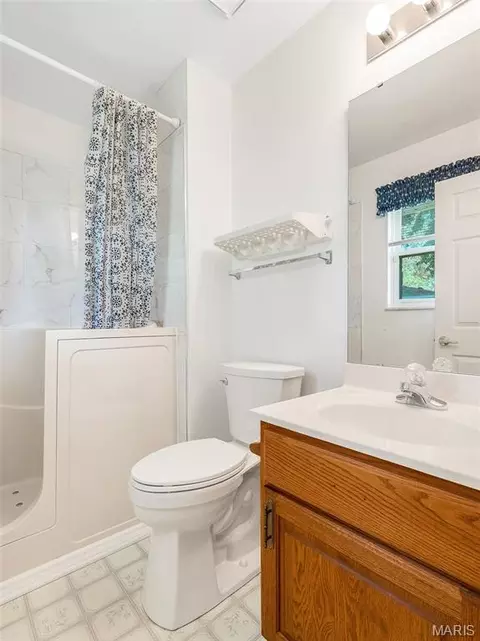 Bath - 107 Vincent St, Pacific, MO 63069 photo 1 of 2