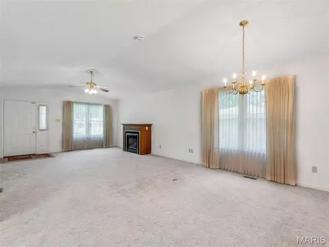 Living - 107 Vincent St, Pacific, MO 63069 photo 2 of 4