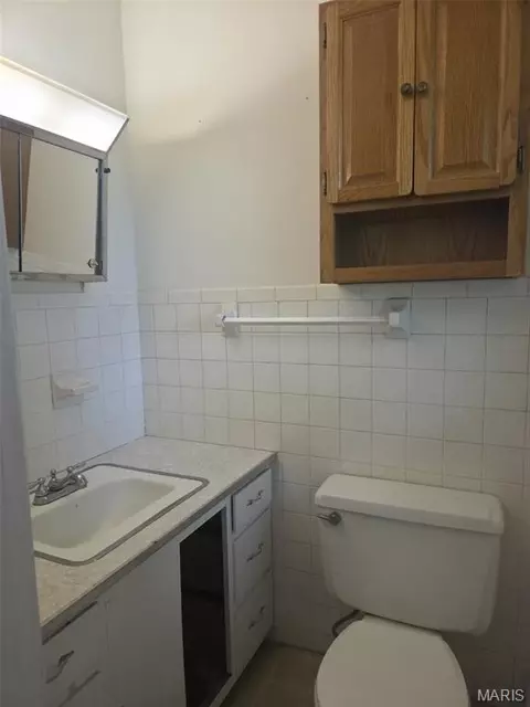 Bath - 383 Vernon St, Sullivan, MO 63080 photo 3 of 3
