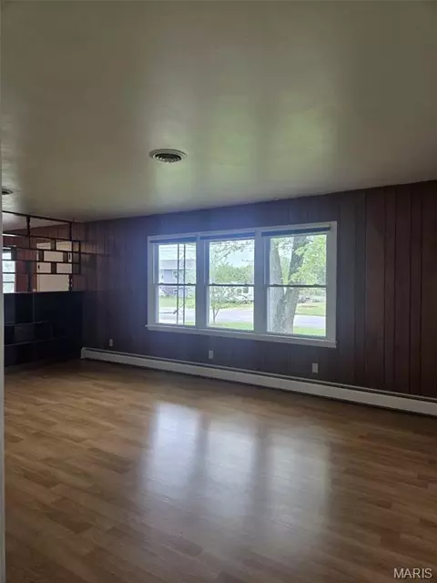 Living - 383 Vernon St, Sullivan, MO 63080 photo 2 of 3