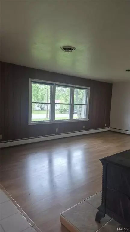 Living - 383 Vernon St, Sullivan, MO 63080 photo 3 of 3