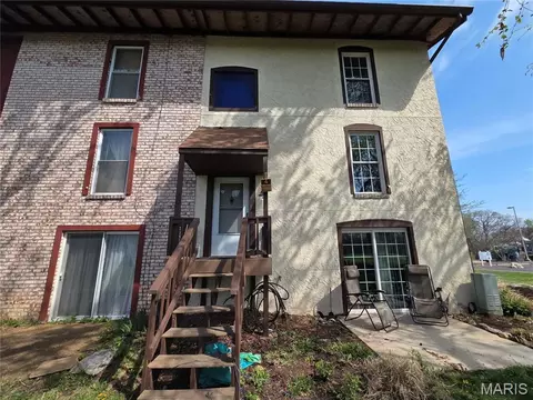 314 Carmel Woods Dr, Ellisville, MO 63021