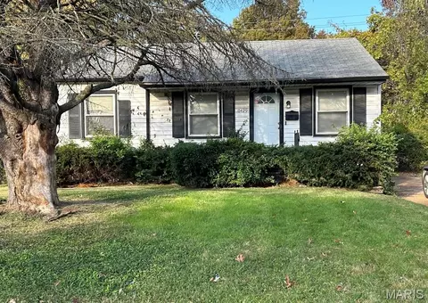 10429 Renfrew Dr, Saint Louis, MO 63137