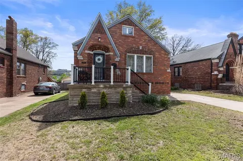 8510 Antler Dr, Richmond Heights, MO 63117
