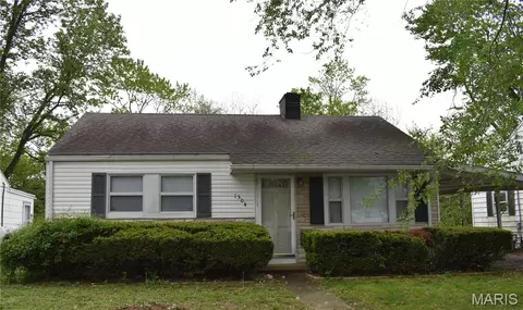 1504 Bel Aire Dr, Belleville, IL 62220