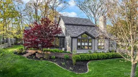 1033 Huthmaker Ave, Kirkwood, MO 63122