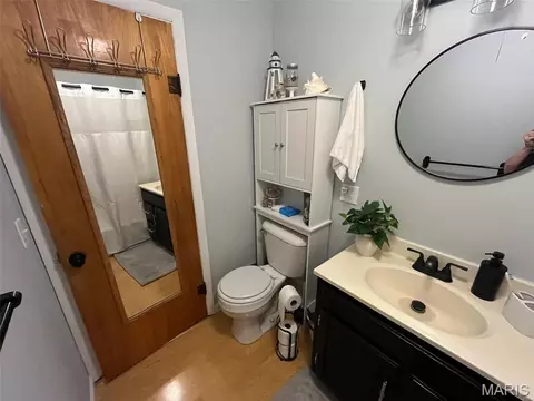 Bath - 711 Nicholson Dr, Potosi, MO 63664 photo 3 of 4