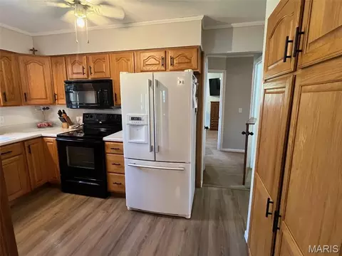Kitchen - 711 Nicholson Dr, Potosi, MO 63664 photo 4 of 4