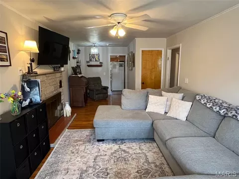 Living - 711 Nicholson Dr, Potosi, MO 63664 photo 2 of 3
