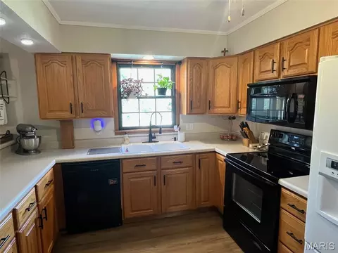 Kitchen - 711 Nicholson Dr, Potosi, MO 63664 photo 2 of 4