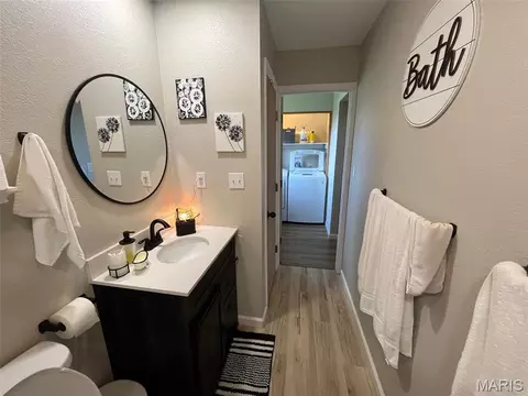 Bath - 711 Nicholson Dr, Potosi, MO 63664 photo 1 of 4