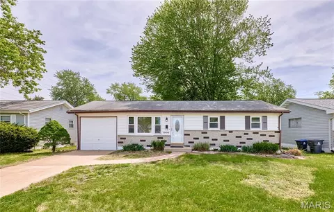 1900 Violet Dr, Florissant, MO 63031