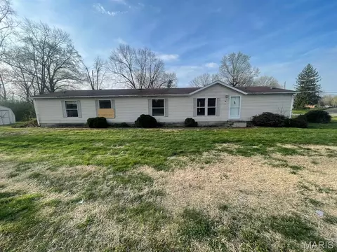 100 Pleasant Rdg, Fairview Heights, IL 62208