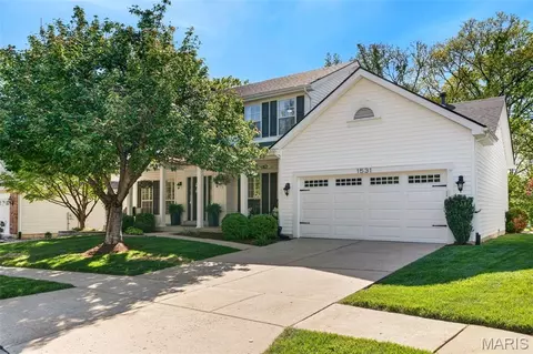 1531 Winter Chase Dr, Fenton, MO 63026