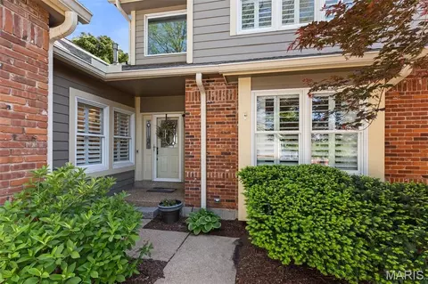 710 Willow Spring Hill Ct, Town And Country, MO 63017
