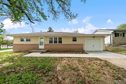 1201 Clearview Dr, Saint Charles, MO 63303
