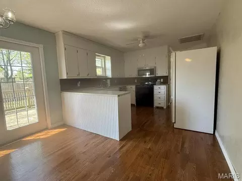 Kitchen - 1006 M- East 10th St, Mountain Grove, MO 65711 photo 1 of 3