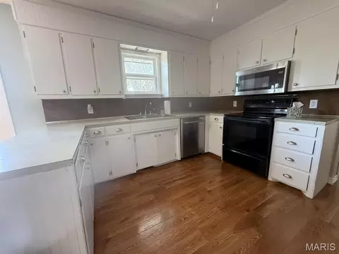 Kitchen - 1006 M- East 10th St, Mountain Grove, MO 65711 photo 2 of 3
