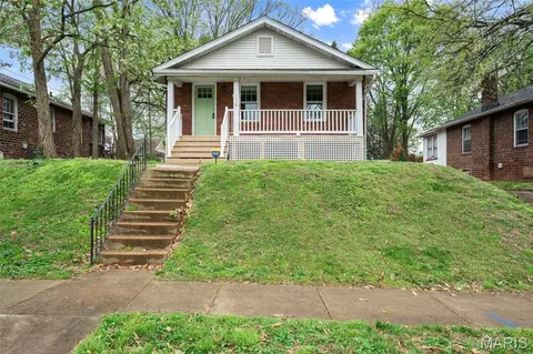 7420 Richmond Pl, Maplewood, MO 63143