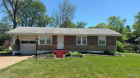 10312 Seaton Dr, Saint Louis, MO 63137