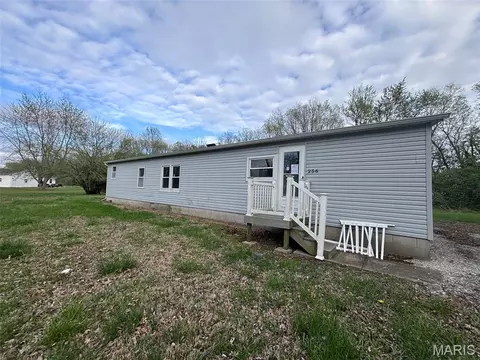256 N 2nd St, Livingston, IL 62058