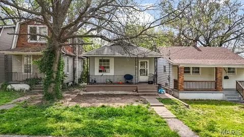 5462 Hamilton Ave, Jennings, MO 63136