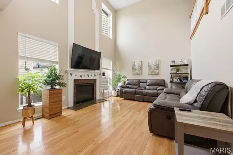 Living - 985 Rolling Thunder Dr, O'fallon, MO 63368 photo 1 of 2