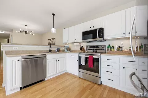 Kitchen - 985 Rolling Thunder Dr, O'fallon, MO 63368 photo 2 of 3