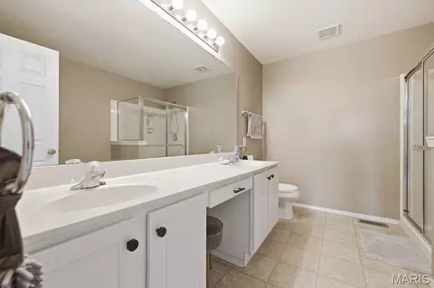 Bath - 985 Rolling Thunder Dr, O'fallon, MO 63368 photo 3 of 4